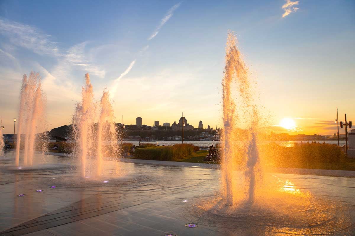Fountain features in the sunshine
