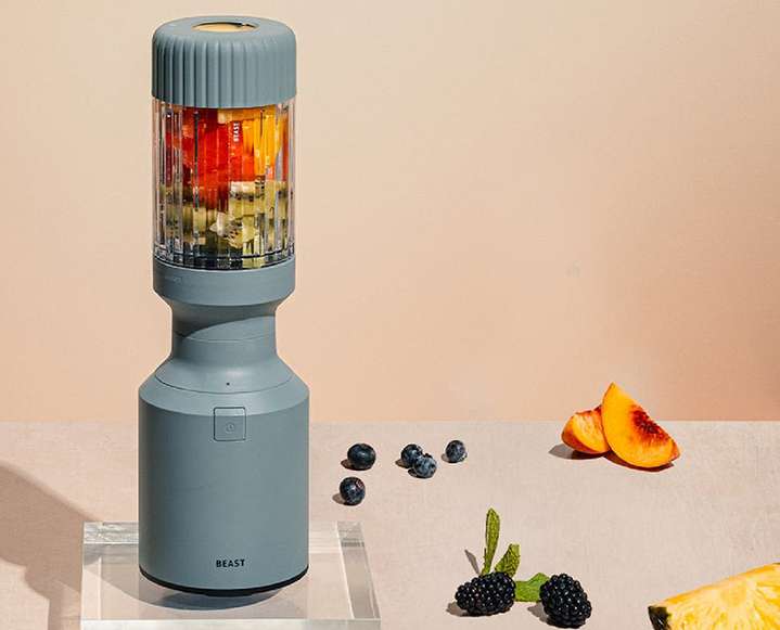 Mini Blenders But Make It Fashion, Age-Defying Antioxidant Serum + Adaptogenic Body Oil: 5 Things Our Editors Are Loving This Week